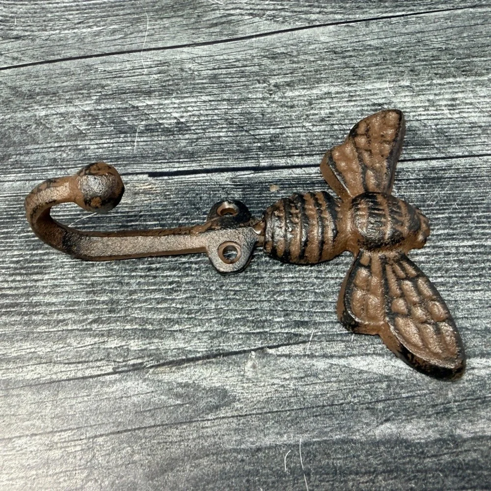 Cast Iron Bee Wall Hook Rustic Farmhouse Cottage Garden Decor Honeybee Bumblebee